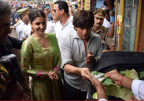 Shahrukh and Anushka in Banaras